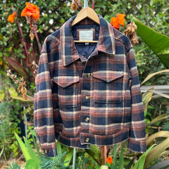 **SOLD**AE Plaide Cropped Shacket Size M; Rust/Navy Blue - Picture 1 of 13